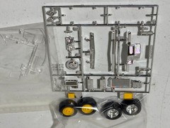 Monogram 1/24 1981 Pontiac Grand Prix NASCAR Model Kit Body in White/Yellow