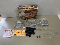 LOT OF 3 ORIGINAL MPC 1/25 SCALE 1980’S CHEVY 4 X 4 PICKUP MODEL KITS 3 TRUCKS