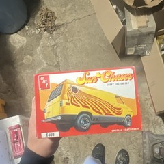 AMT Sun Chaser Chevy Custom Van 1:25 Plastic Model Kit Unassembled T402