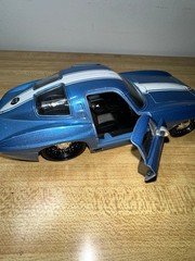 Jada Toys Blue Vintage Retro Model Car with Metallic Finish