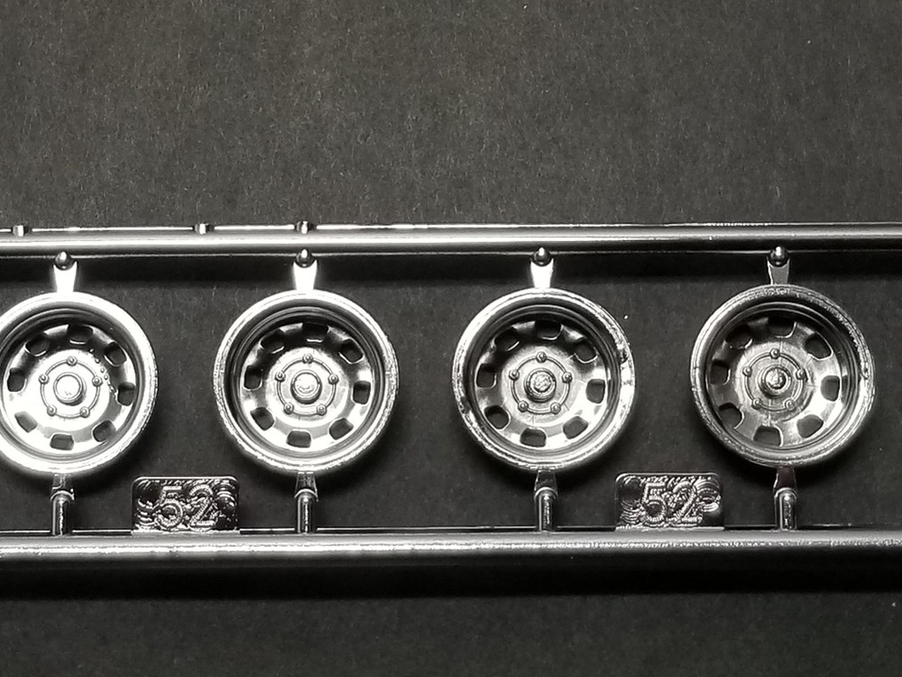 BASSETT STYLE RACING WHEELS from 77 Chevy Monte Carlo Salvinos JR 1:25 Model Kit