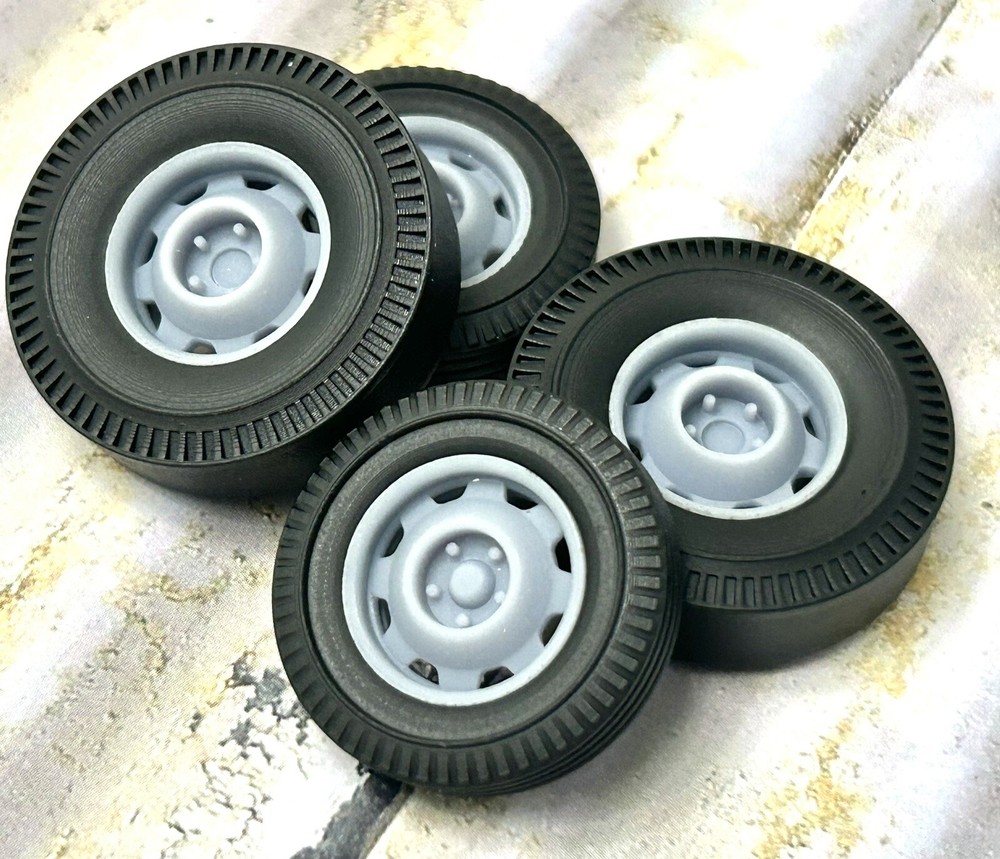 1/24 Scale: Big ‘N Little Piecrust Slicks W/ 15-inch “Divco Milk Truck” Wheels