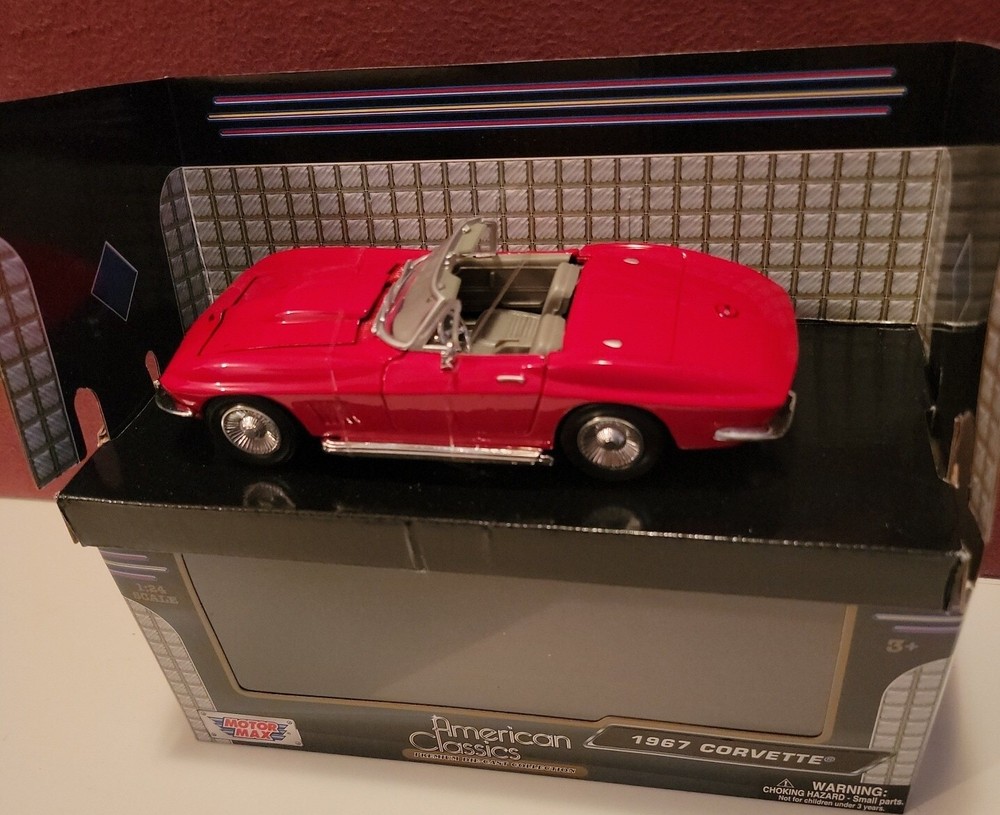 MotorMax 1:24 Scale Diecast 1967 Corvette, New In Sealed Package, Brilliant Red