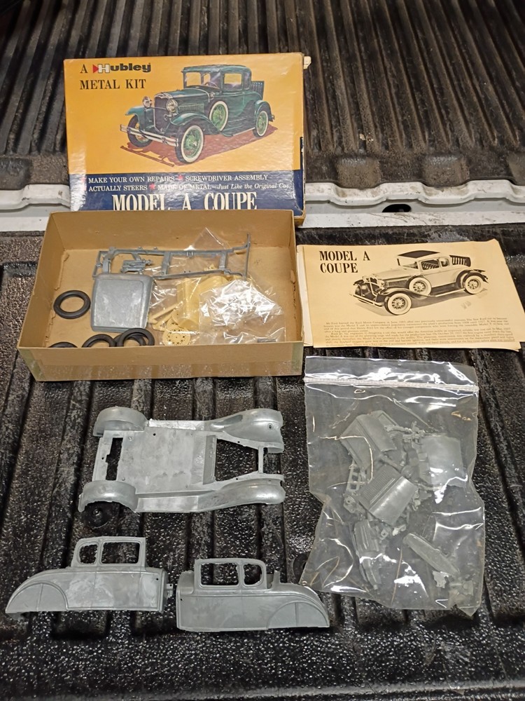 Early Hubley Metal Model A Couple Model Kit Complete