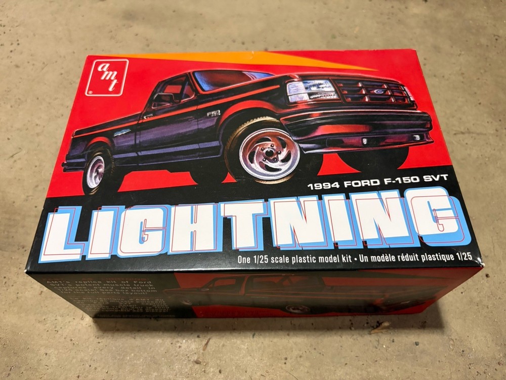 1/25 1994 Ford F150 SVT Lightning Pickup New Open Box Complete Kit in Plastic