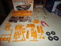 JOHAN 1/25 1968 CHRYSLER 300 UNBUILT MODEL KIT