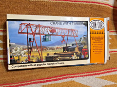 🔥COOL CON-COR HO ” CRANE WITH TIMBER ” PLASTIC MODEL KIT 9041 TRAIN LAYOUT NMt