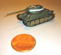 Takara 1/144 World Tank Museum 1. Russian Army T34/85 Command tank. (#15)