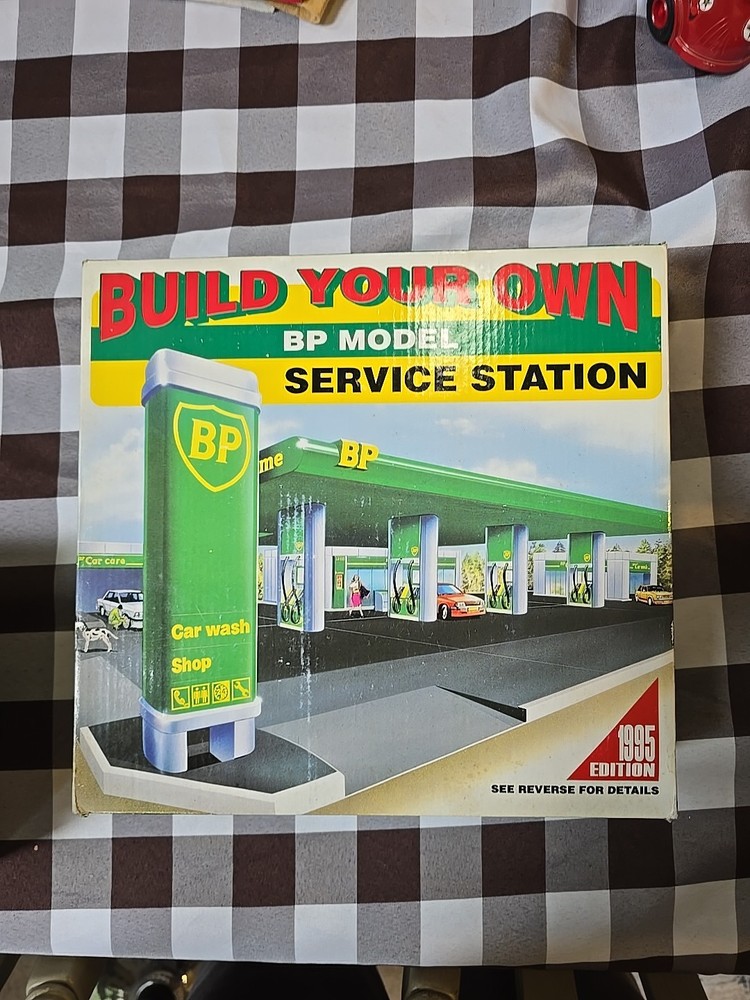 1995 BP Model – Build Your Own Service Station. Gas Pumps, Car Wash, Shops NEW!