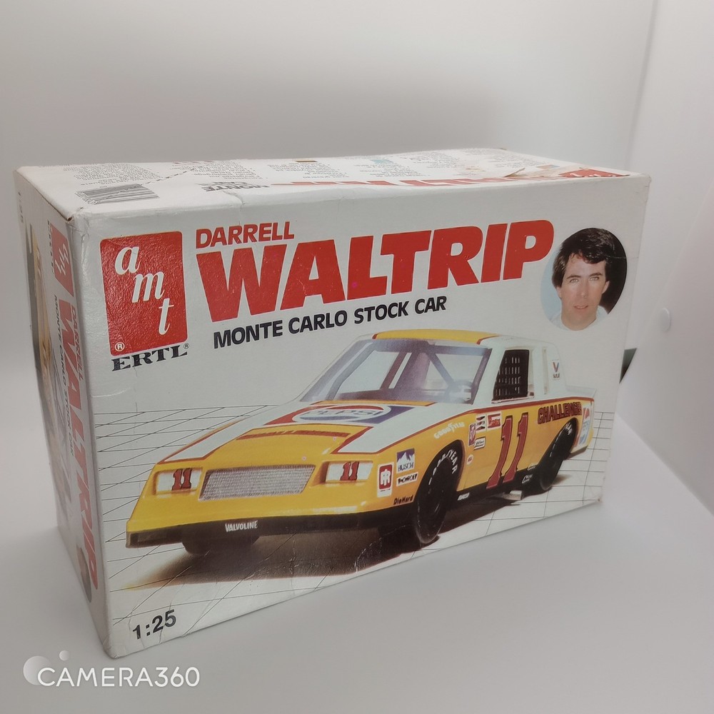 AMT Ertl 1:25 Darrell Waltrip Monte Carlo Stock Car Model Kit 8043