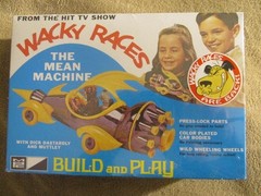 1:25 Wacky Races Mean Machine w/ Dick Dastardly & Muttley – Snap Model Kit -NISB