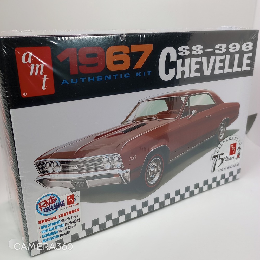 AMT 1967 Chevelle SS-396 1/25 Model Kit Sealed Retro Deluxe 75th Anniv