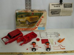 ERTL INTERNATIONAL SCOUT II MODEL KIT 1:25 8021 BUILT WITH BOX