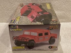 Hummer – 1:25 Scale Model Kit with Rolling Wheels – Revell – *NEW*