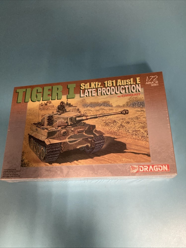 Dragon Tiger I Sd.Kfz. 181 Ausf. E Late Production Tank Model Kit