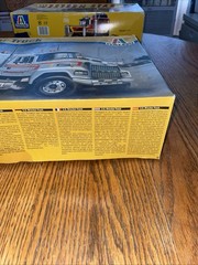 Italeri 3825 1/24 Scale Model Car Kit U.S Ford LTL 9000 Wrecker Tow Truck