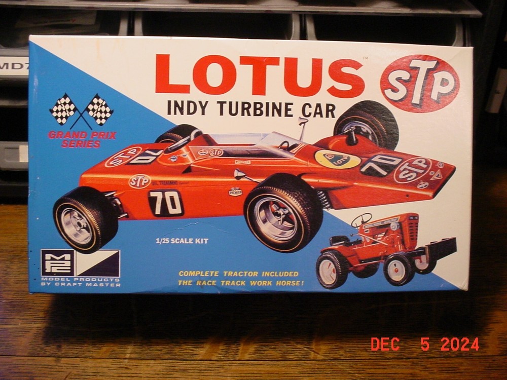 MPC Lotus INDY Turbine Car 1/25 Model Kit UPRM