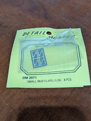 Detail Master – #2071 – 1:24 Scale – Small Mud Flaps – NOS