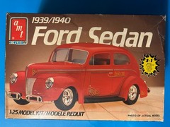 1939/1940 FORD SEDAN 3N1 MODEL KIT 1/25 SCALE AMT ERTL COOL LOOK!!