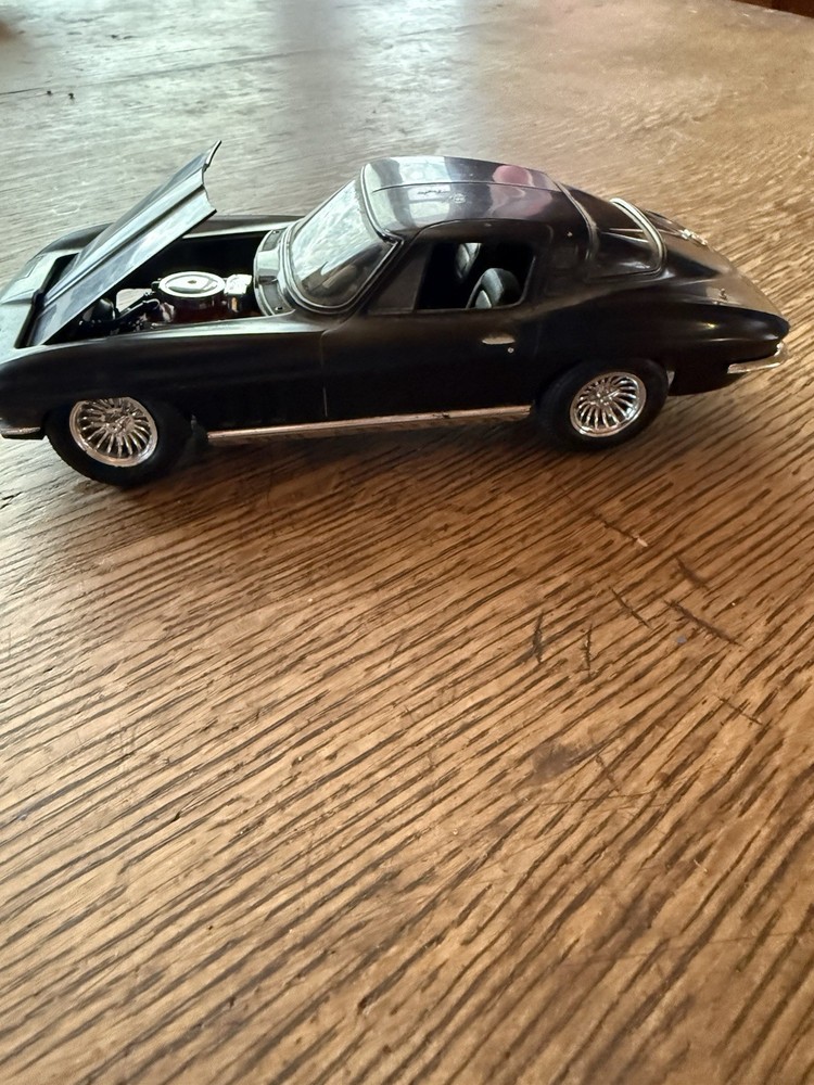 MPC 1967 Chevy Corvette Stingray – Plastic Model Car Vehicle Kit – 1/25 Scale