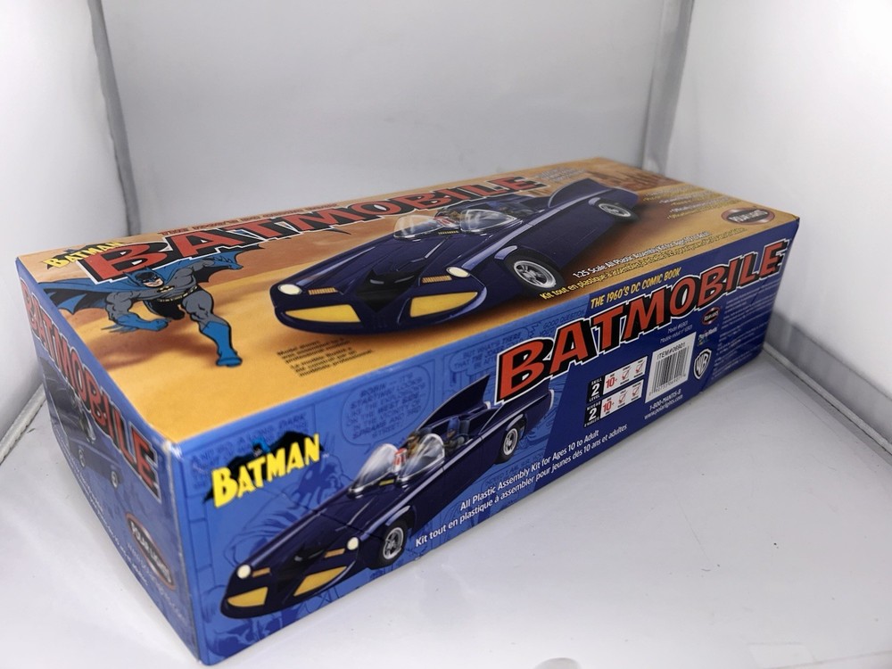 Polar Lights #6901 1960’s DC Comic Book Batmobile 1/25 Scale Plastic Model Kit