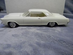 1/24 1965 AMT ORIGINAL ISSUE BUICK RIVIERA HARDTOP ANNUAL WHITE MODEL- BUILT
