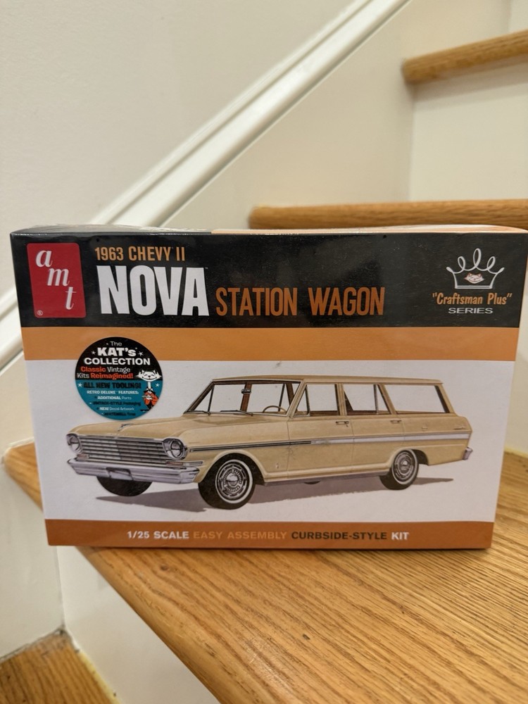 1/25 Scale Model Kit 1963 Chevy II Nova Station Wagon -Skill 2 AMT1202 Sealed