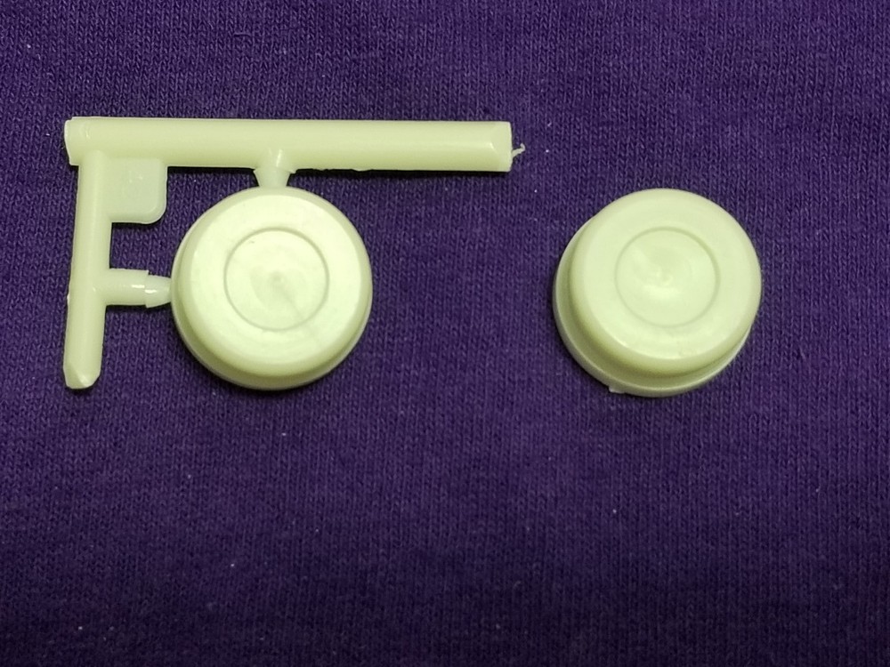 TWO REAR BRAKE DRUMS from Diamond REO Truck Tractor 1:25 AMT Model Kit