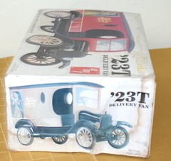 1923 Model T Budweiser Delivery Van NIB Model Kit 1/25 100th Anniversary Edition