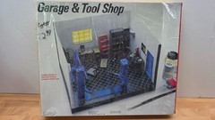 Testors Garage and Tool Shop 1/24 Scale Model kit Vintage 1988