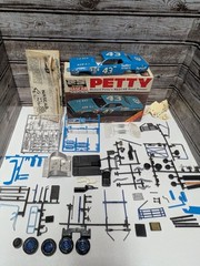 MPC Nascar Series Petty Plymouth Road Runner Model Kit Parts 1/25 Scale