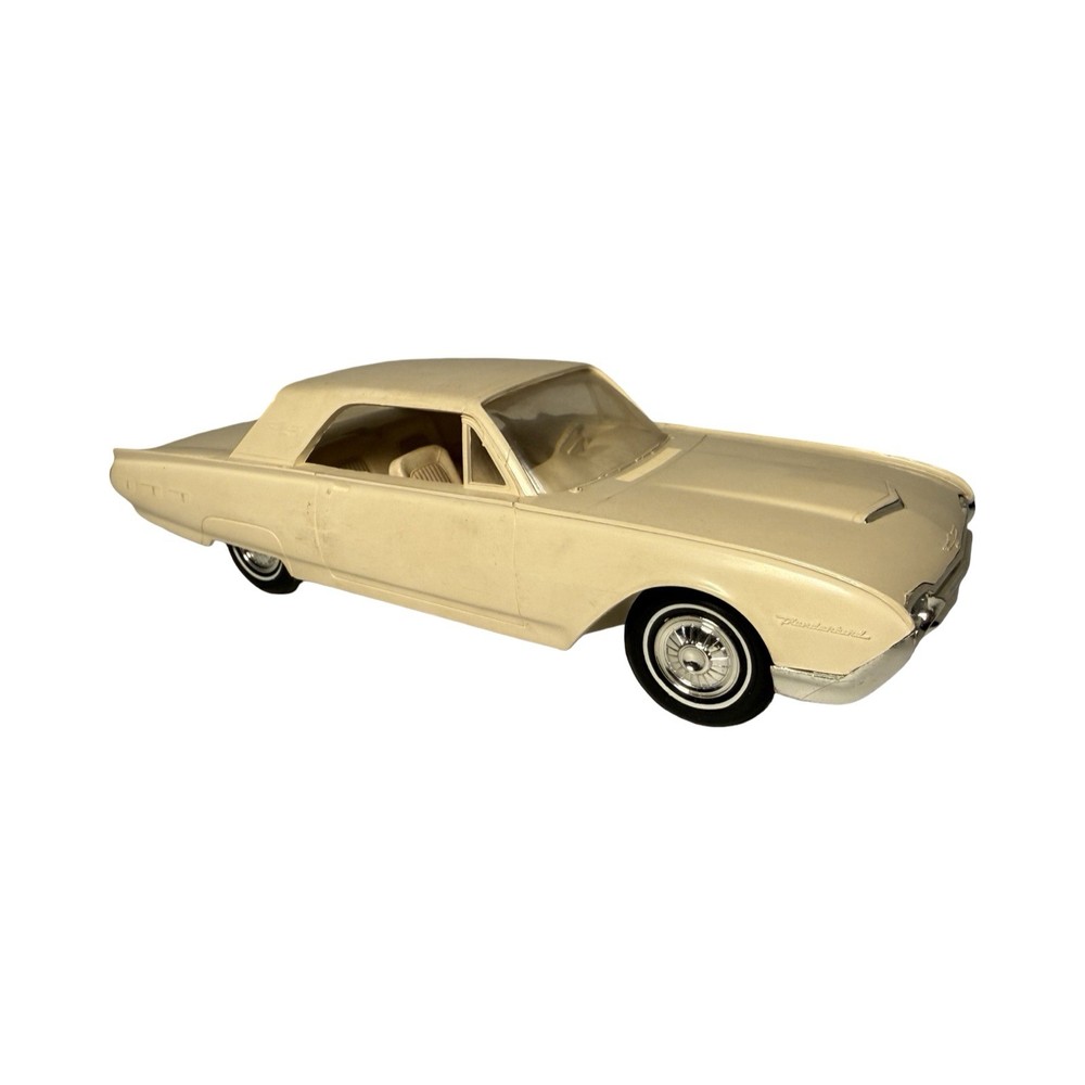 Vintage 1962 Ford Thunderbird 2 Door Hardtop Dealer Promo Car Model 1:25 AMT