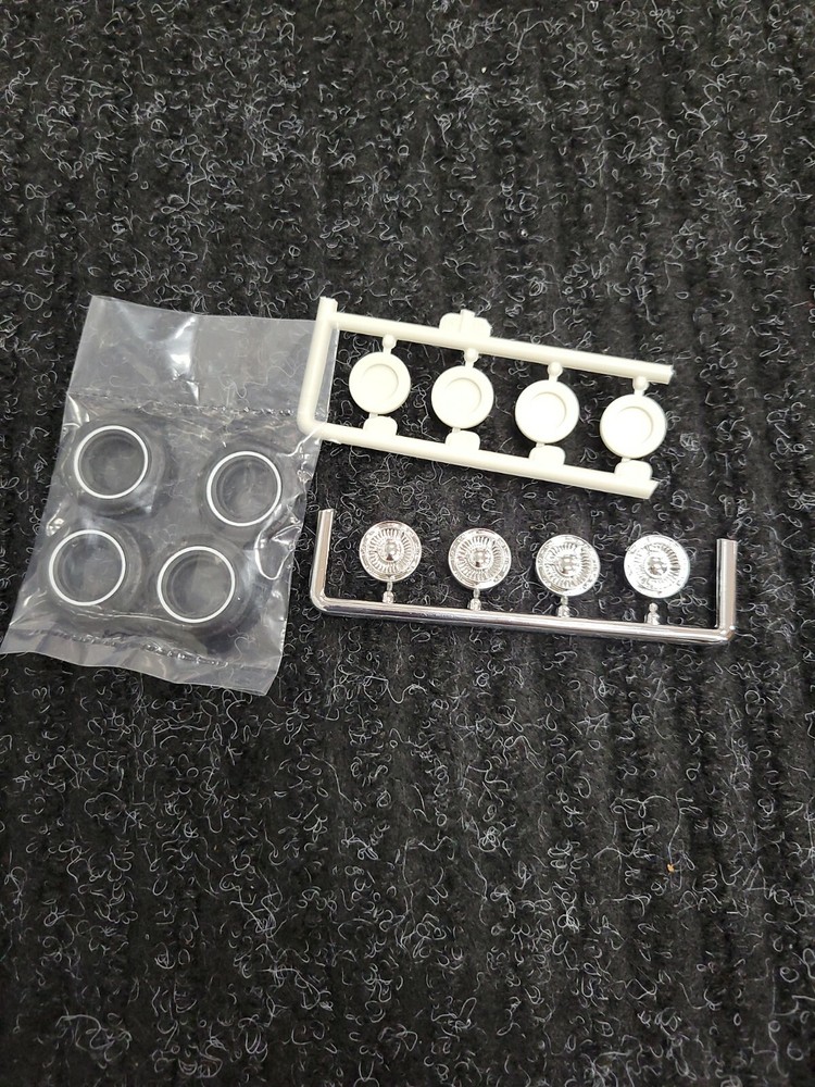 1/25 Model Kit AMT 1963 Chevy II Nova Station 63 Wagon Wheels Tires whitewall