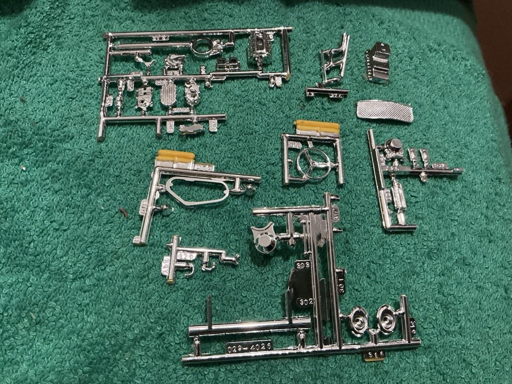 1 25 scale model parts 1940 Willys Coupe/ Pickup Steering Wheel, Header Lot Only