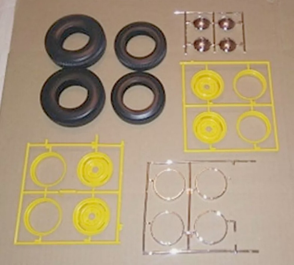 1/8 Monogram 32 Ford Big Deuce Steel Wheels w/ Firestone Tires Caps & Rings