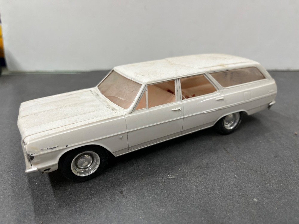 C18 AMT 1964 Chevy Chevelle Station Wagon built 1/25 vintage ANNUAL model McM