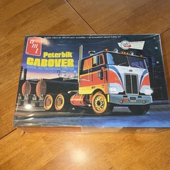AMT 75906 Peterbilt 352 Pacemaker COE Tractor 1:25 Model Kit