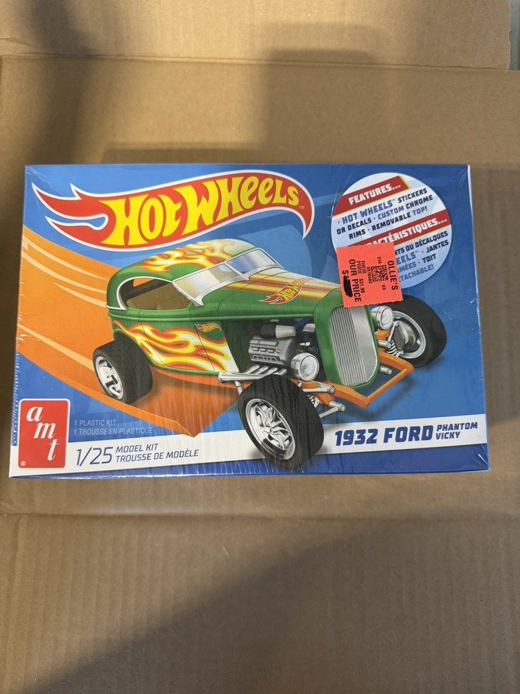 AMT Hot Wheels 1932 Ford Phantom Vicky 1:25 scale Model Kit #1313 New Sealed