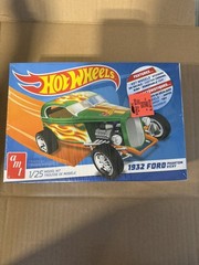 AMT Hot Wheels 1932 Ford Phantom Vicky 1:25 scale Model Kit #1313 New Sealed