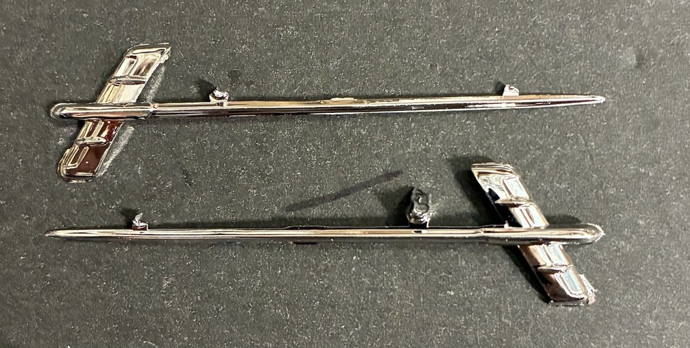 53 Ford Convertible REAR FENDER CHROME TRIM 607 1651 Model Car Part COMBINE