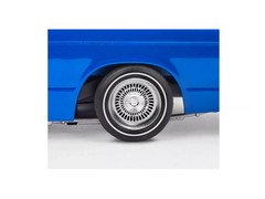 Revell 15462 1/25 1991 Chevy S-10 Lowrider Special Edition Model Kit