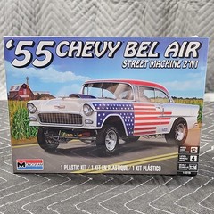 Monogram ’55 Chevy Bel Air Street Machine 2’N1 Model Kit 1:24 14519