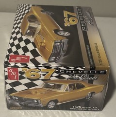 AMT 1967 Chevy Chevelle Pro Street 1/25 Scale Model Kit New