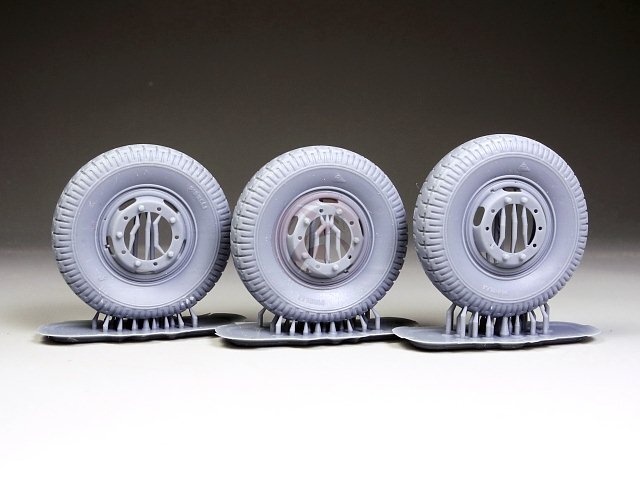 Rado 1/35 Road Wheels for Sd.Kfz.234 8-Rad Series (Pirelli) (9 wheels) RDM35S25