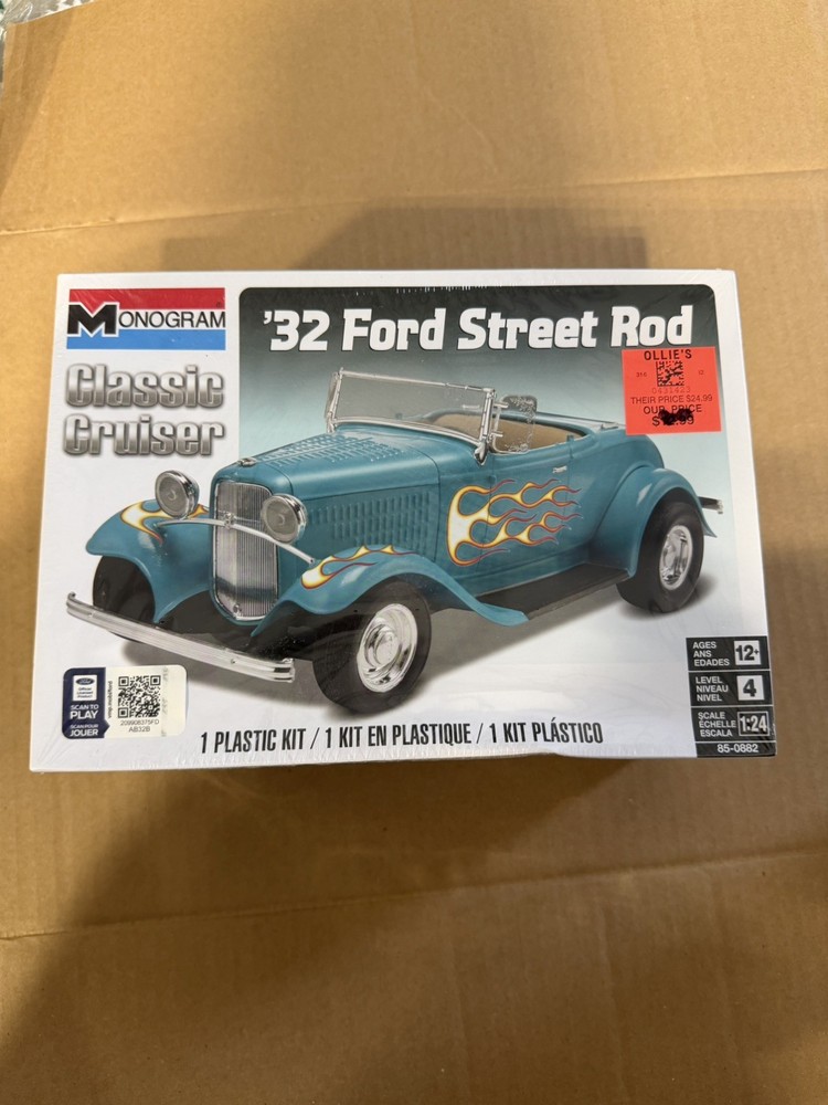 ‘32 Ford Street Rod Monogram 1:24 NEW FACTORY SEALED *US Seller*