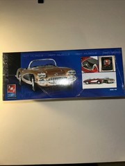 Amt Ertl 1960 Chevrolet Corvette 1:25 Scaled Sealed In Plastic