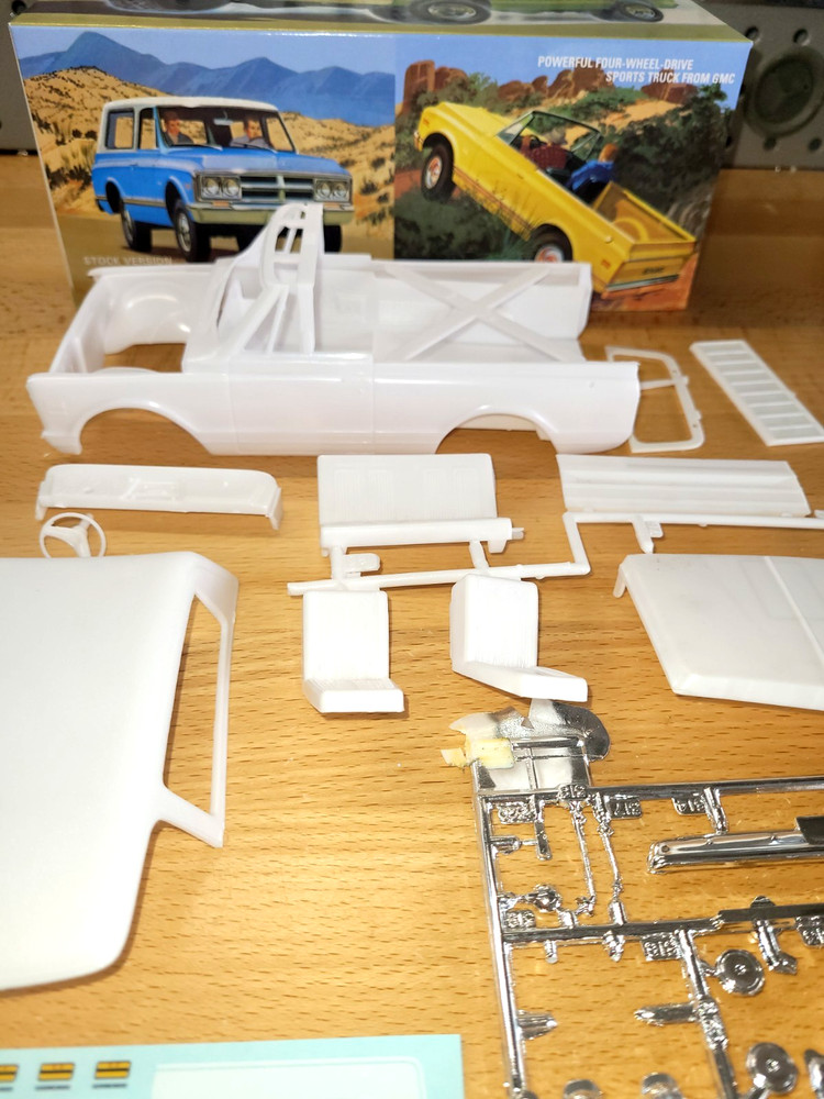 GMC JIMMY BODY,INTERIOR,GLASS,DECALS,TRIM BUILD STOCK OR DRAG