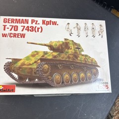 Miniart 35026 1:35th scale GERMAN Pz.Kpfw. T-70 743(r) w/CREW