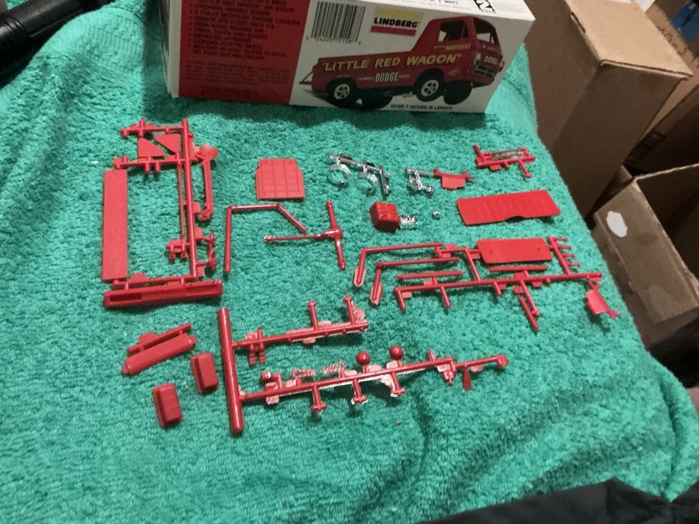 1 25 scale model parts Little Red Wagon Rear End And More Lot Only