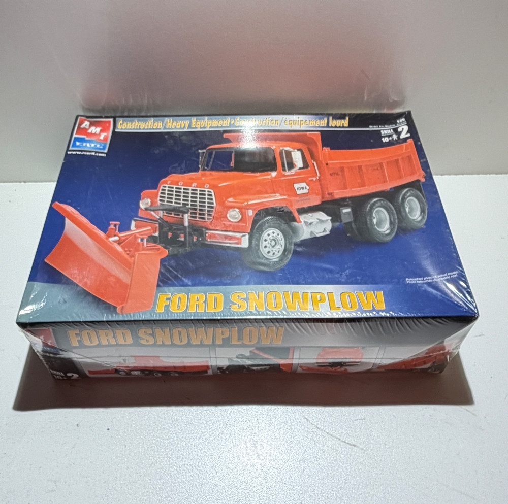 AMT Ertl #31820 1:25 Scale Ford Snowplow Truck Plastic Kit Sealed
